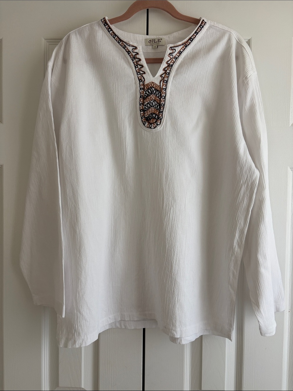 Sile Collection White Long-Sleeve Tunic with Embroidered V-Notch
